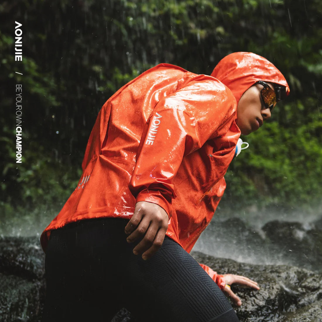 Chaqueta impermeable AONIJIE Pack-Fit 10K